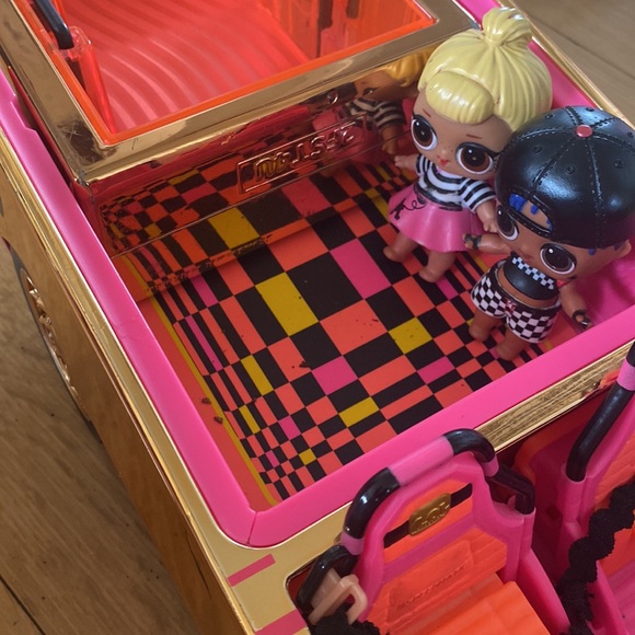 L.O.L doll Surprise Car-Pool Coupe - Picture 4 of 5